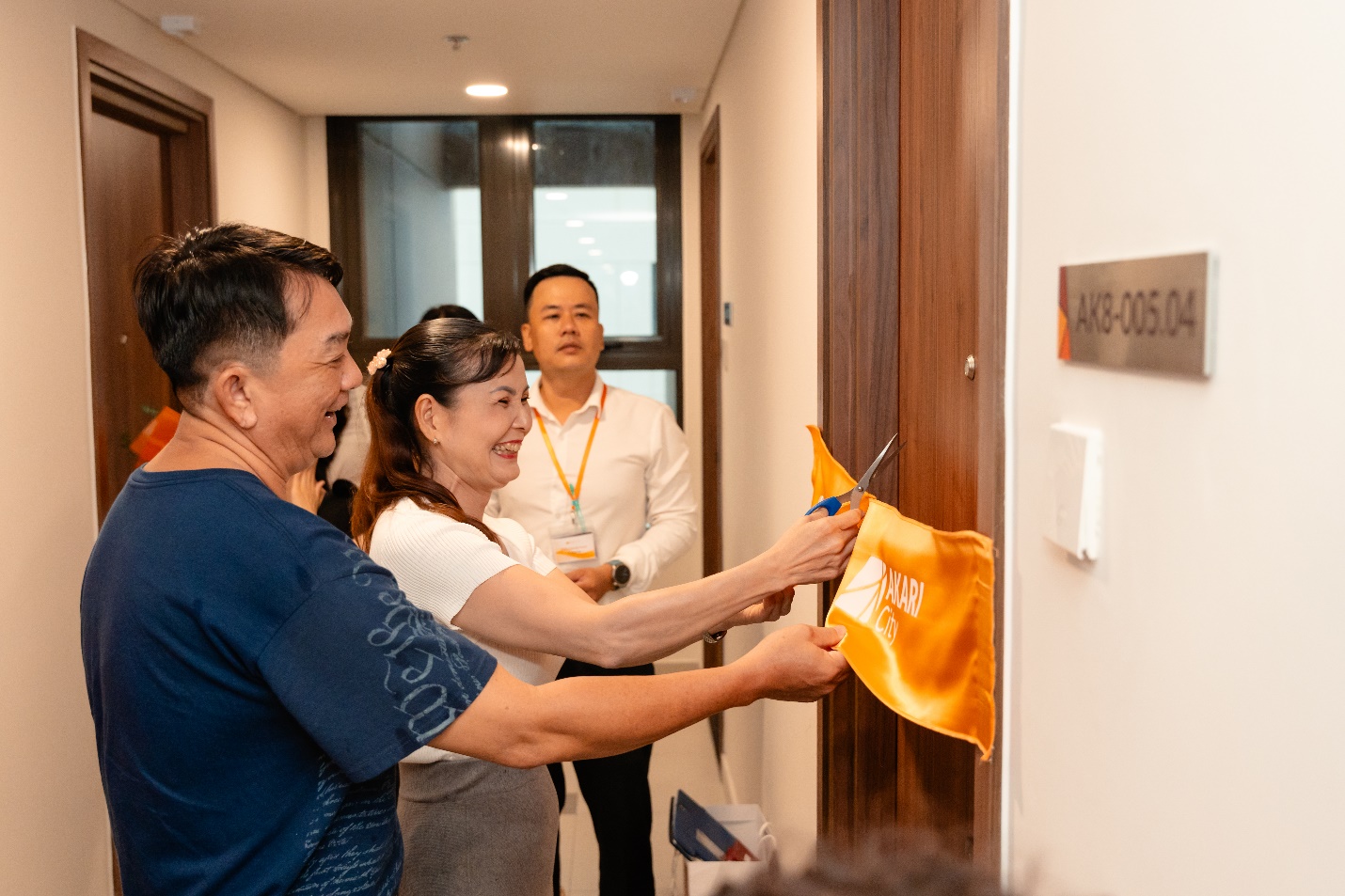 Khách hàng hào hứng ngày nhận bàn giao căn hộ Akari City giai đoạn 2